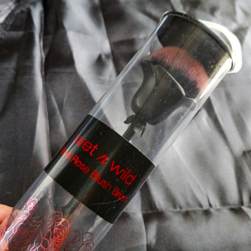 Wet and Wild Rose Brush